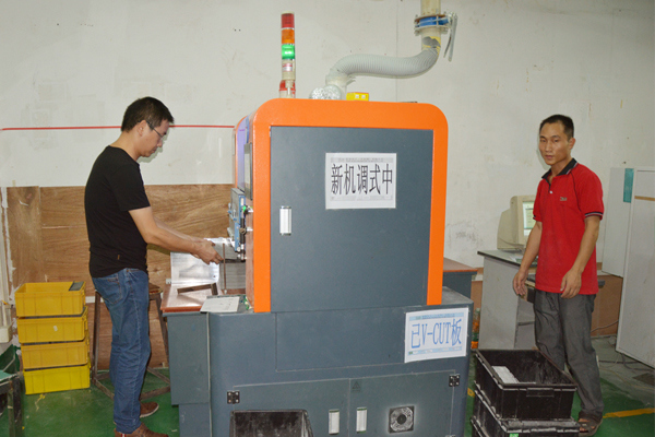 27 V-cut Machine.jpg